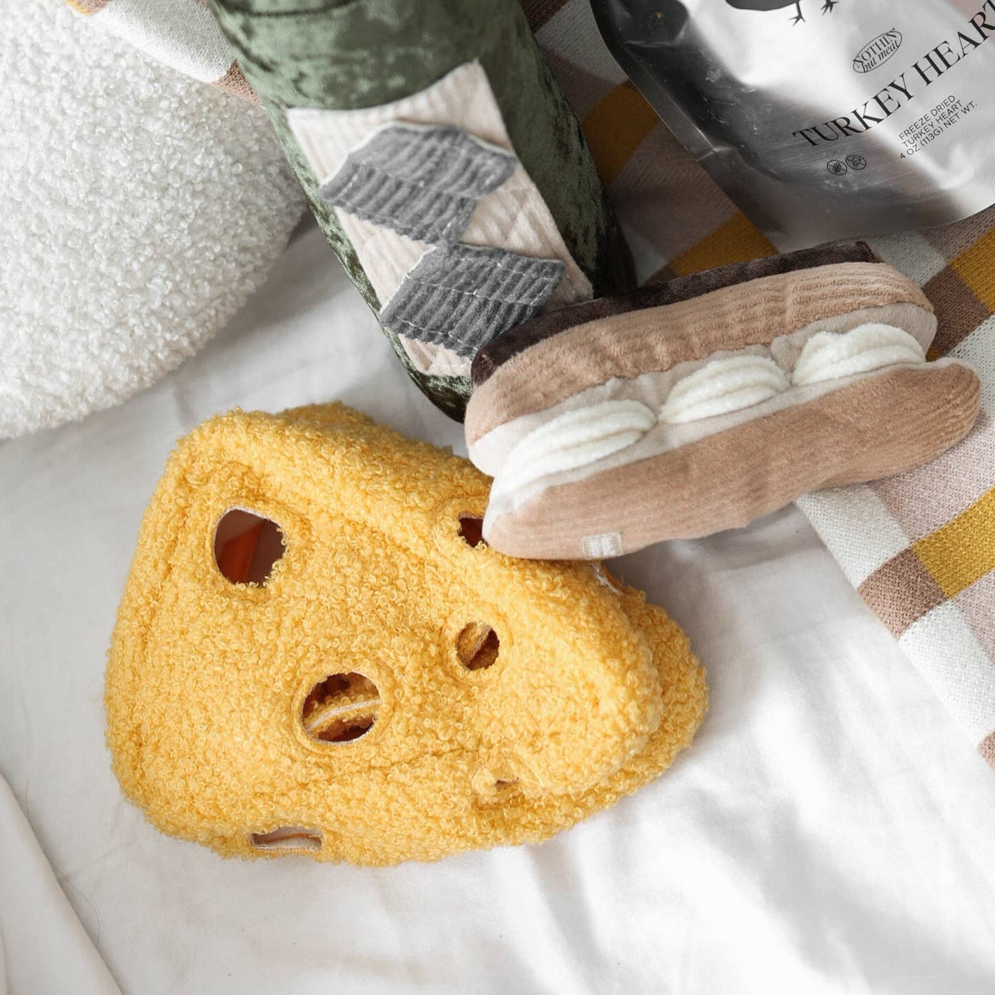 FROMAGE//ENRICHMENT DOG TOY