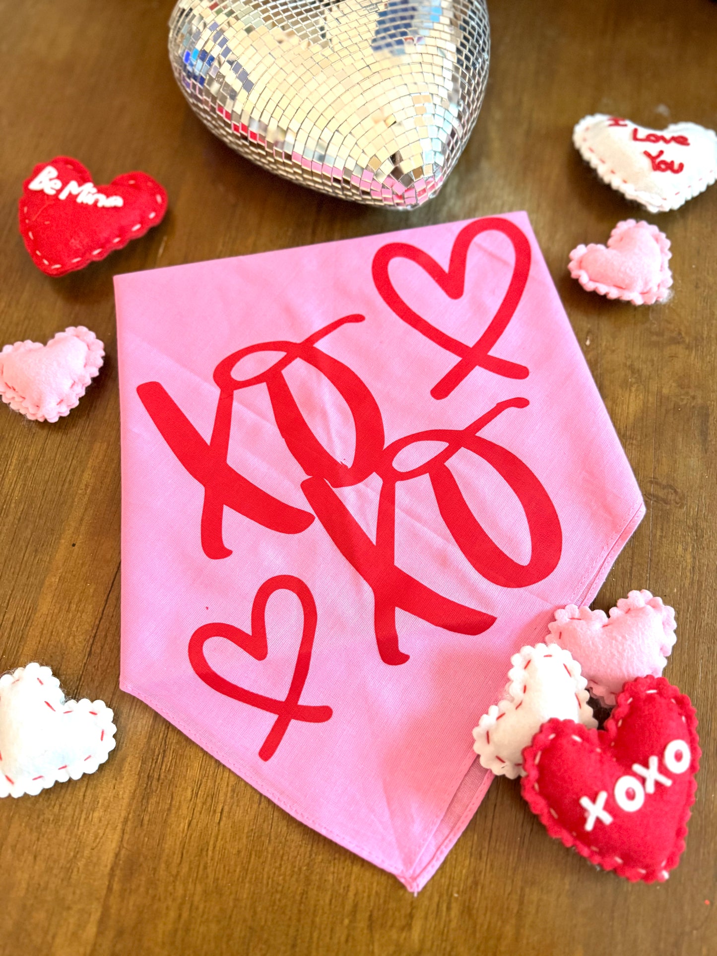 XOXO DOG BANDANA PINK - (ONE SIZE)